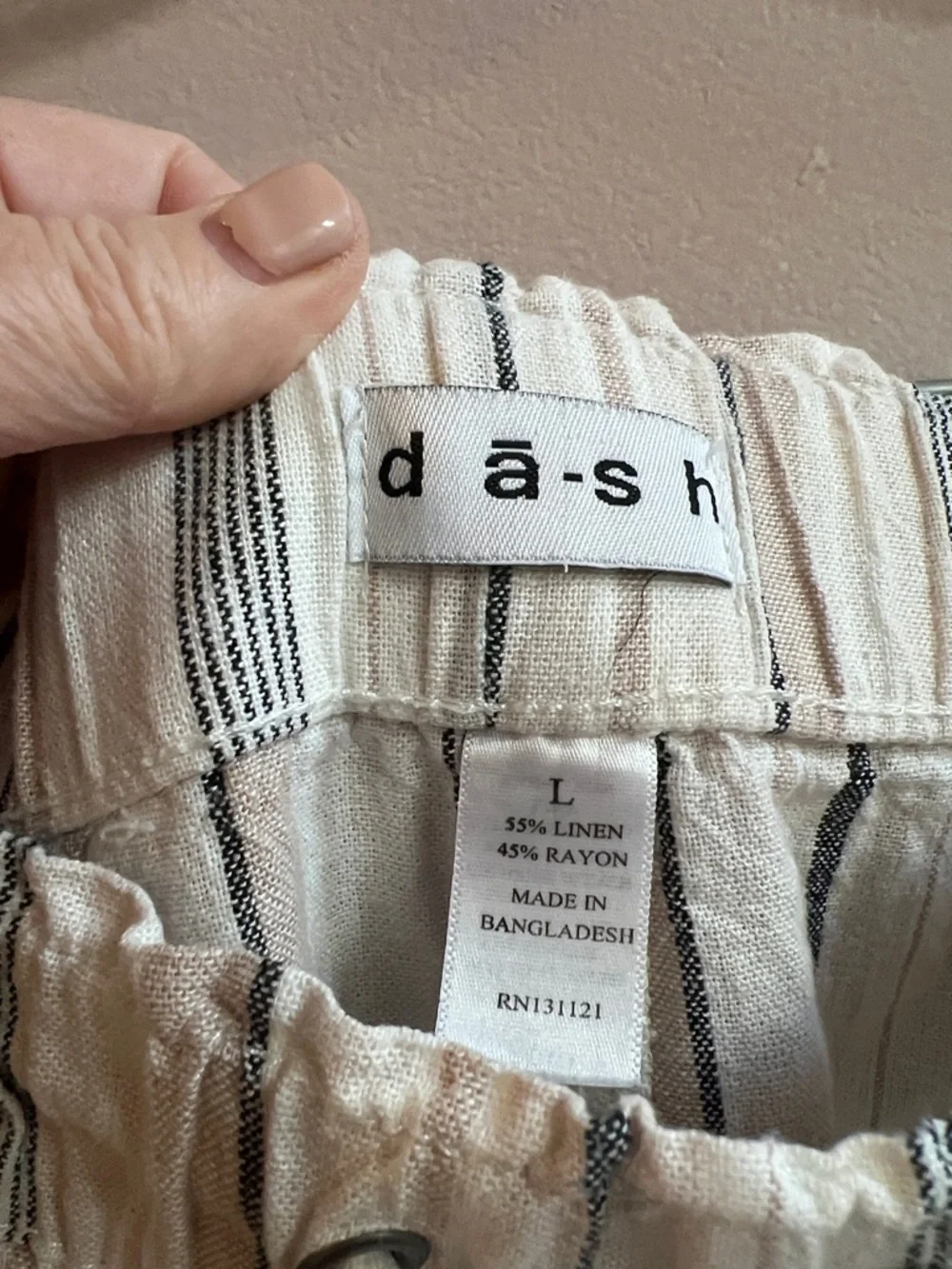 Dash Cream and Gray Striped Linen/Rayon Capris Size Large - Picture 2 of 3